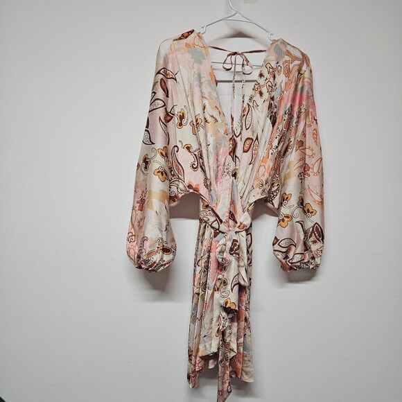 NWT Aakaa Dress With Bell Sleeves Size Small - Picture 4 of 6